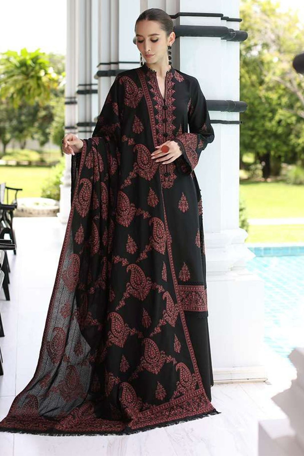 #7555 Luxury Embroidered Perfection – Bareeze Original NIN