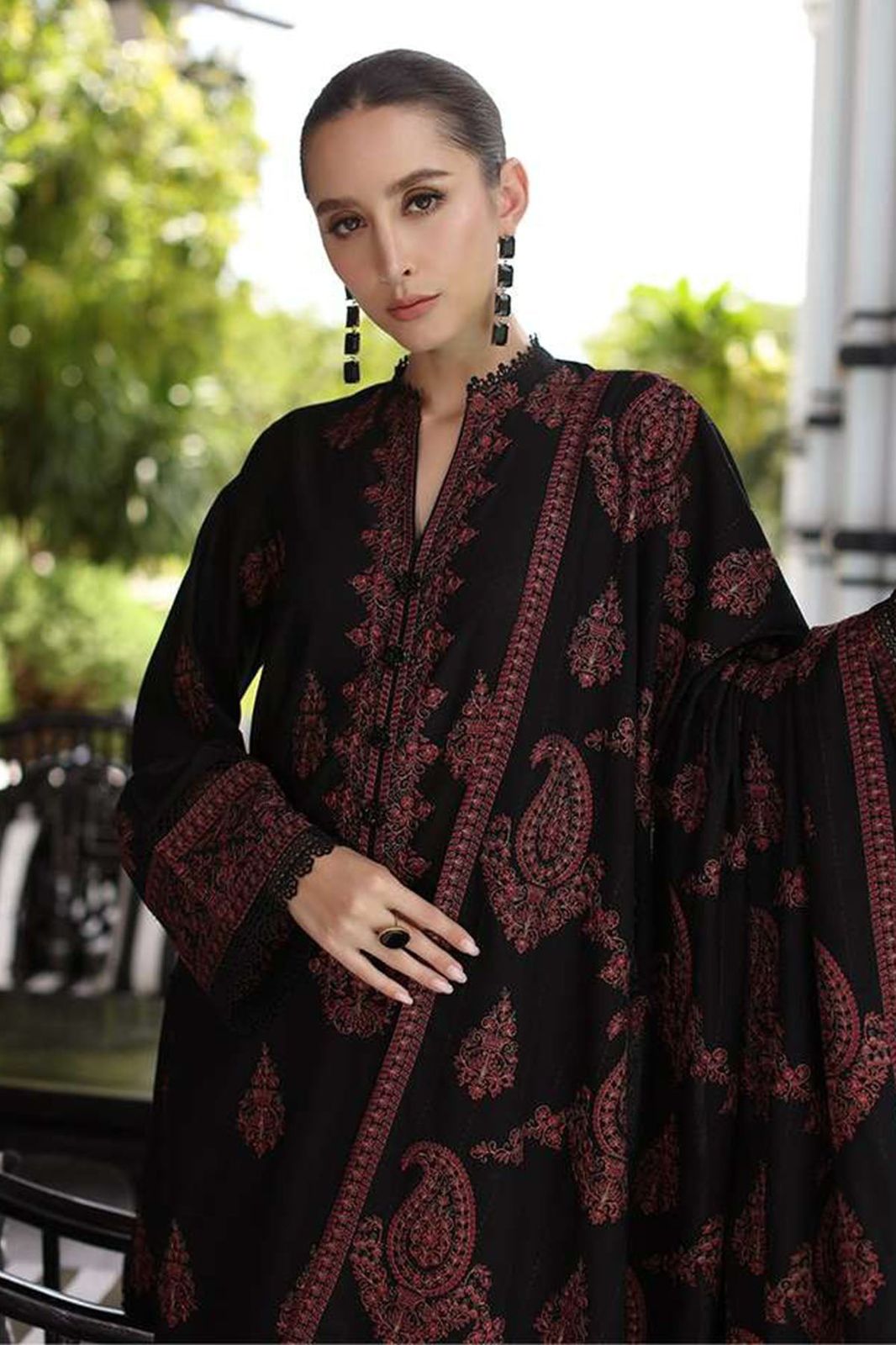 #7555 Luxury Embroidered Perfection – Bareeze Original NIN