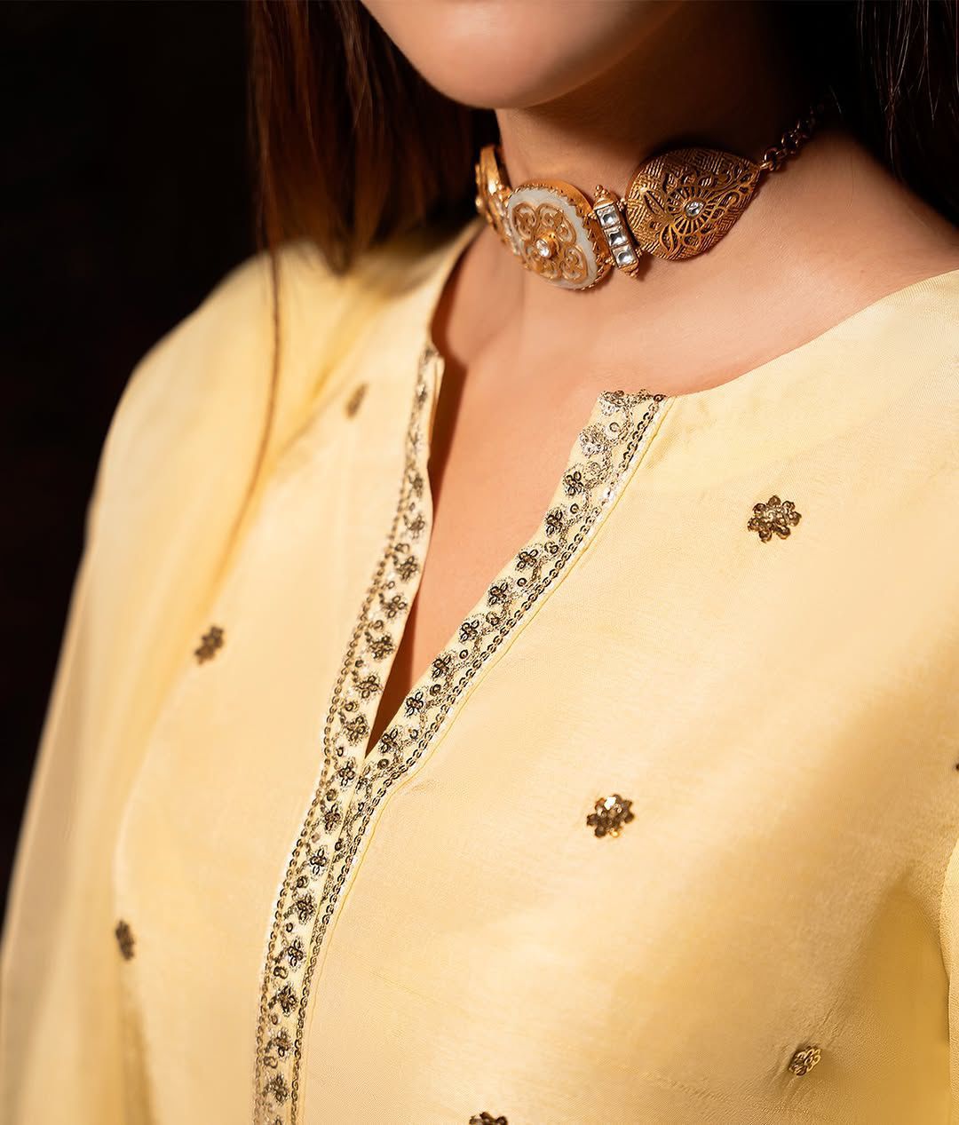 #5081 Signature π― Pure Dhanak Embroidered Suit β With Embroidered Trouser & Shawl Pallu AB